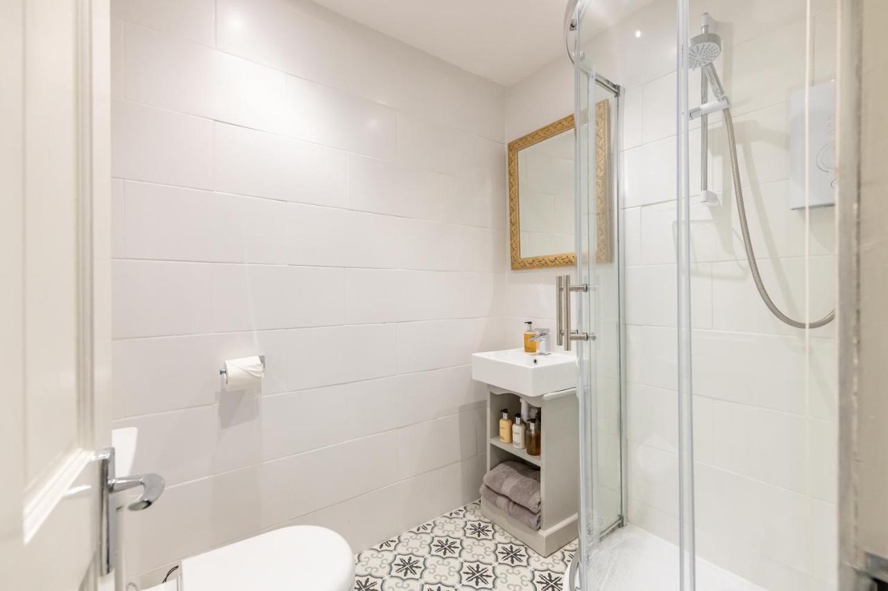 Gorgeous Garden Apartment Bath Exteriör bild